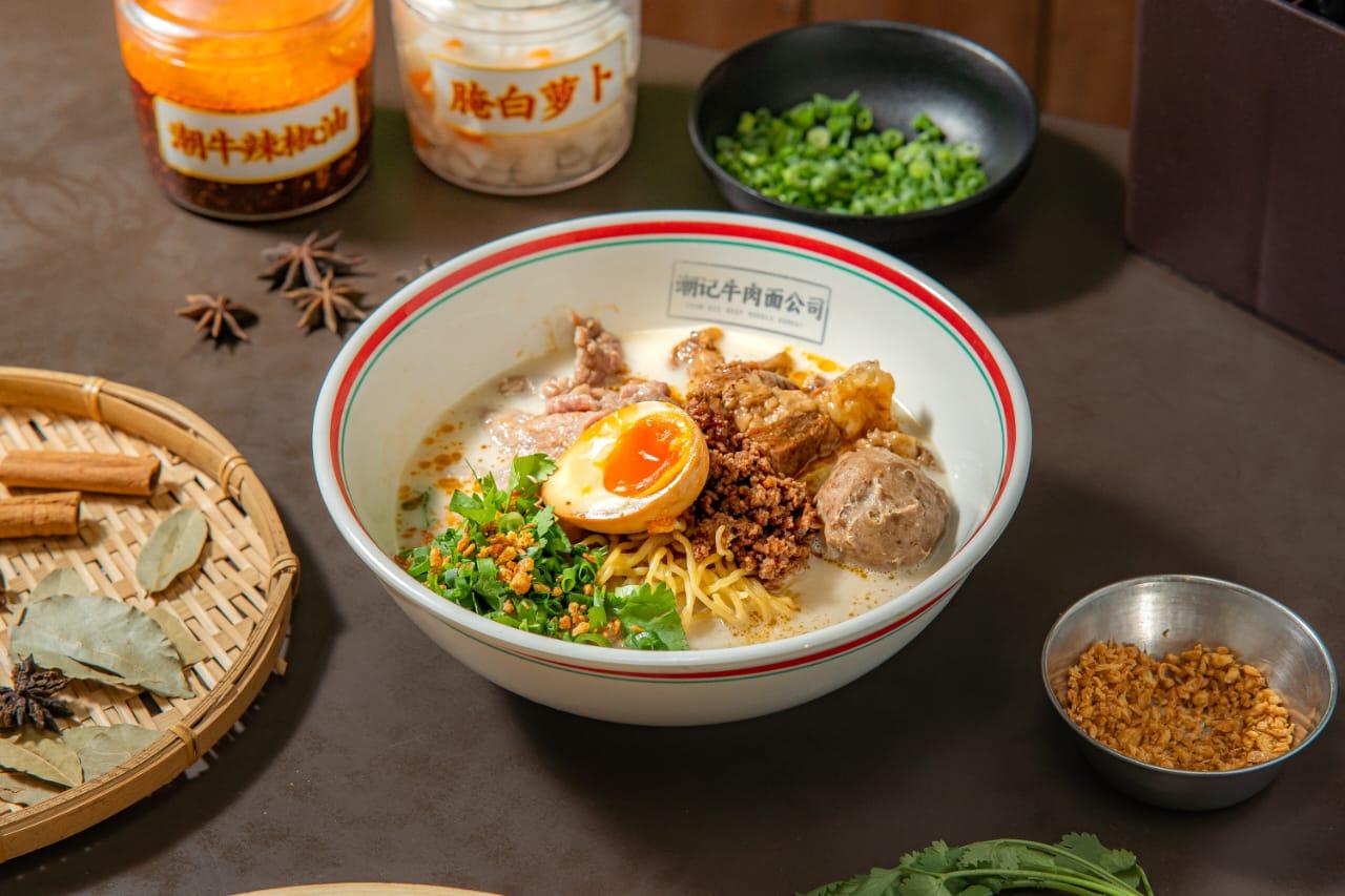 Teowkee beef noodle bowl — styled with spices and condiments around it